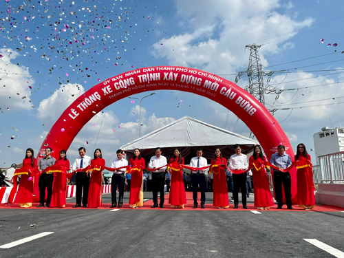 Thông xe hoàn toàn cây cầu quan trọng