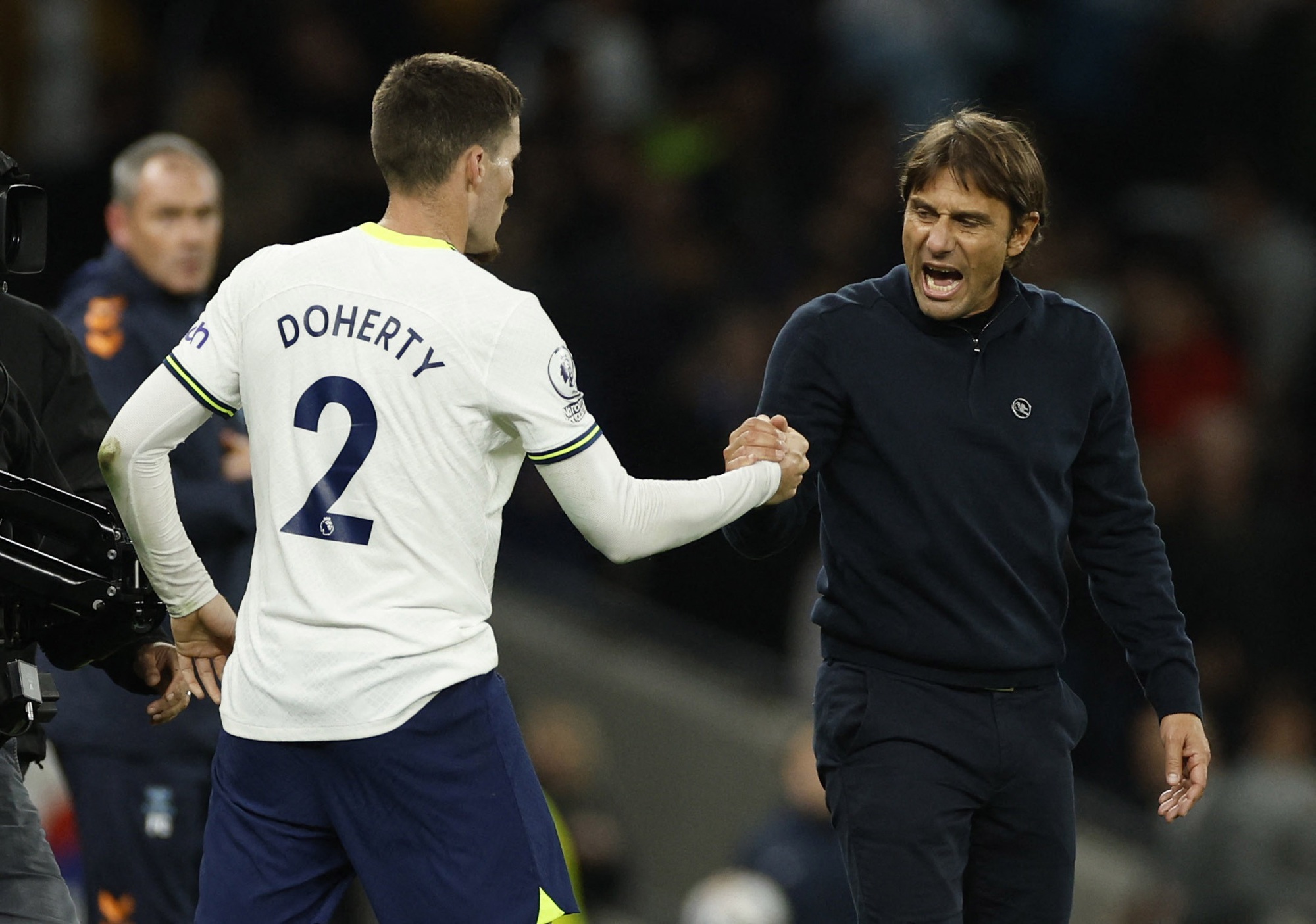 Harry Kane bùng nổ trận đấu 400, Tottenham "dọa" đội nhì bảng Man City