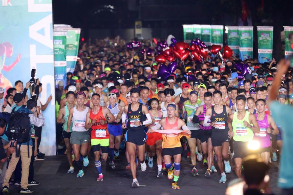 &ldquo;Nữ ho&agrave;ng điền kinh&rdquo; Nguyễn Thị Oanh v&ocirc; địch v&agrave; ph&aacute; kỷ lục tại VPBank Hanoi Marathon 2022 - Ảnh 9.