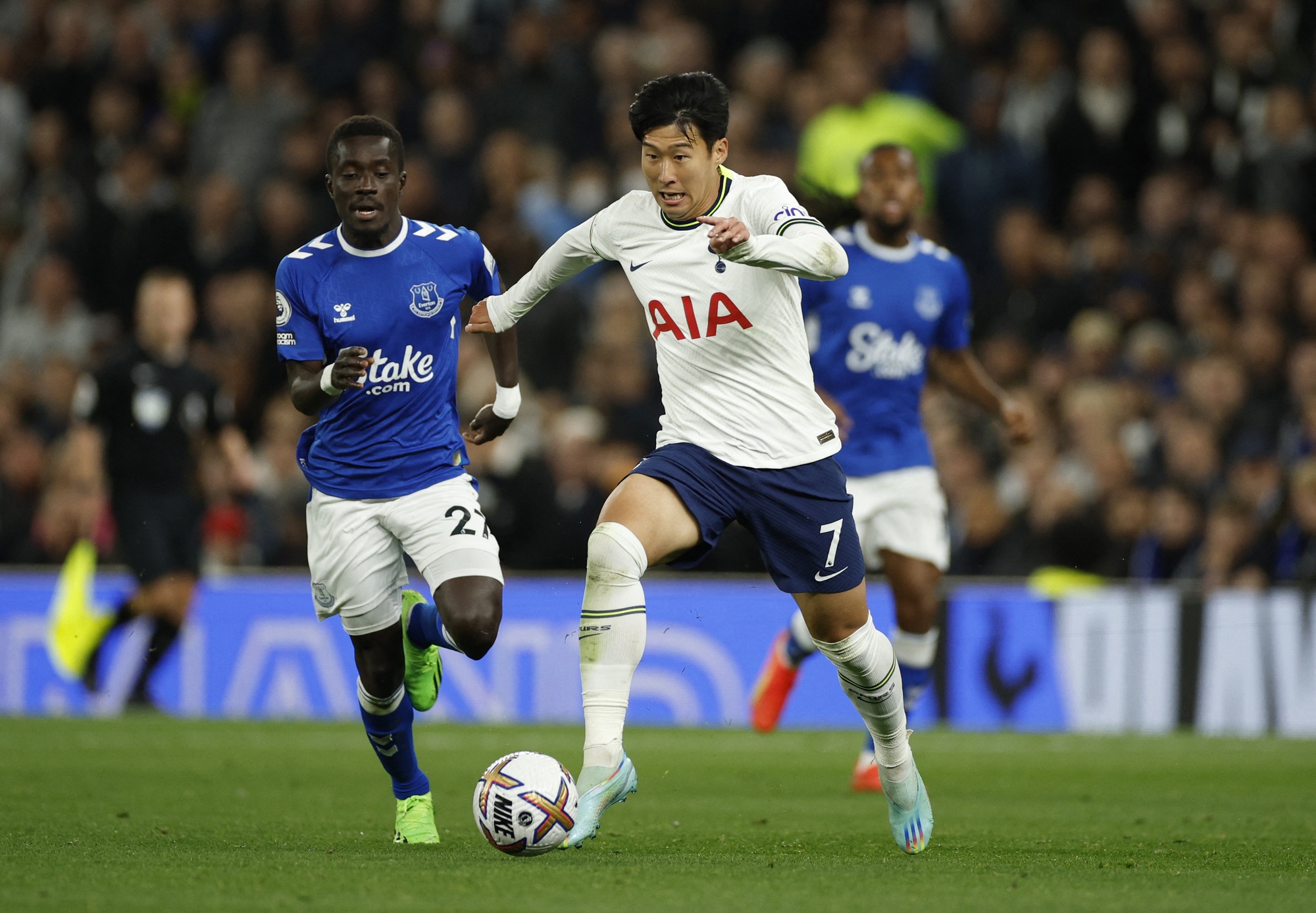 Harry Kane b&ugrave;ng nổ trận đấu 400, Tottenham dọa đội nh&igrave; bảng Man City - Ảnh 2.