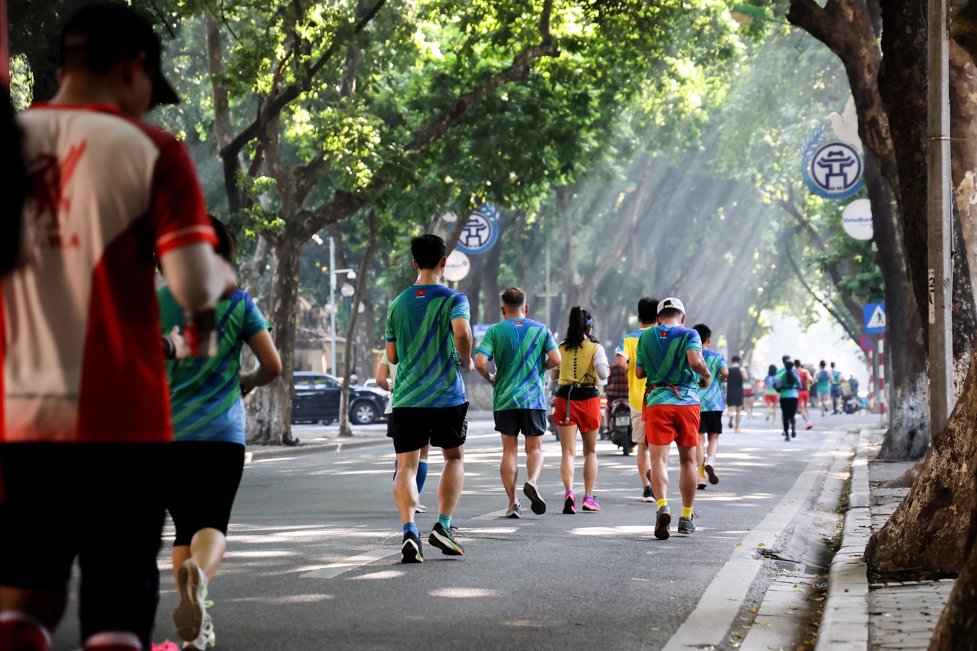 &ldquo;Nữ ho&agrave;ng điền kinh&rdquo; Nguyễn Thị Oanh v&ocirc; địch v&agrave; ph&aacute; kỷ lục tại VPBank Hanoi Marathon 2022 - Ảnh 14.