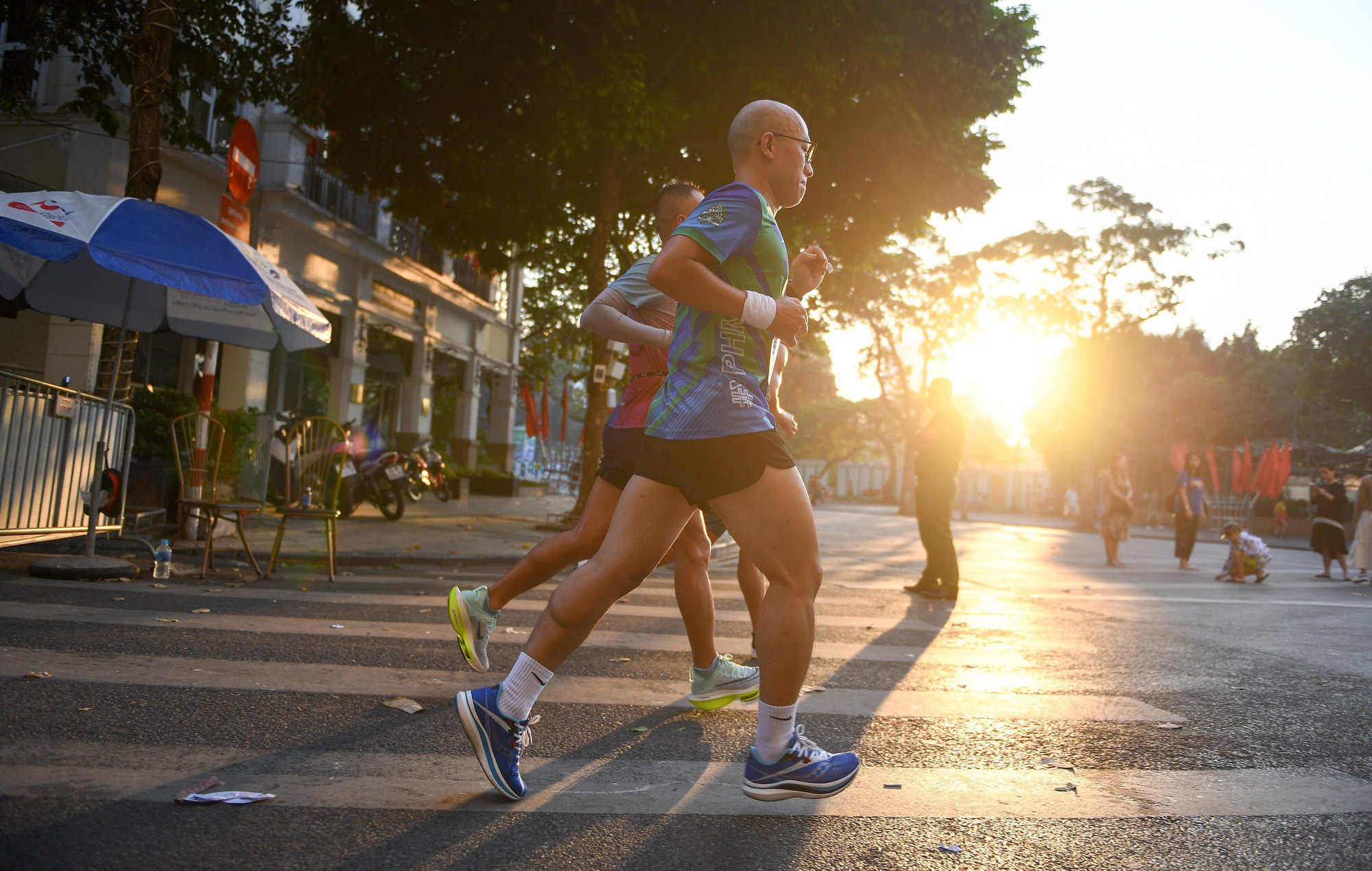 &ldquo;Nữ ho&agrave;ng điền kinh&rdquo; Nguyễn Thị Oanh v&ocirc; địch v&agrave; ph&aacute; kỷ lục tại VPBank Hanoi Marathon 2022 - Ảnh 8.
