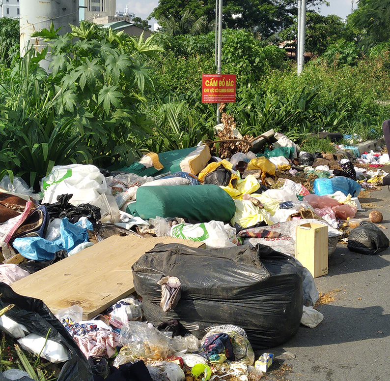 Bất chấp biển cấm
