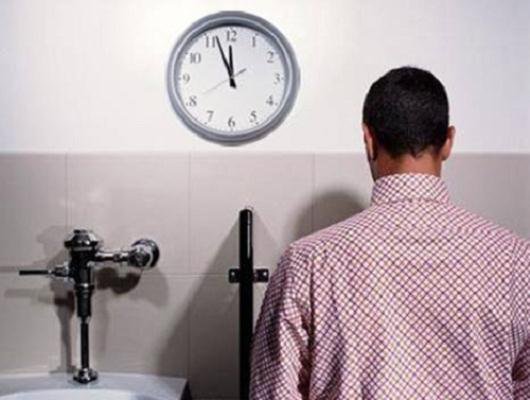 Bị khó tiểu về đêm và cách điều trị?