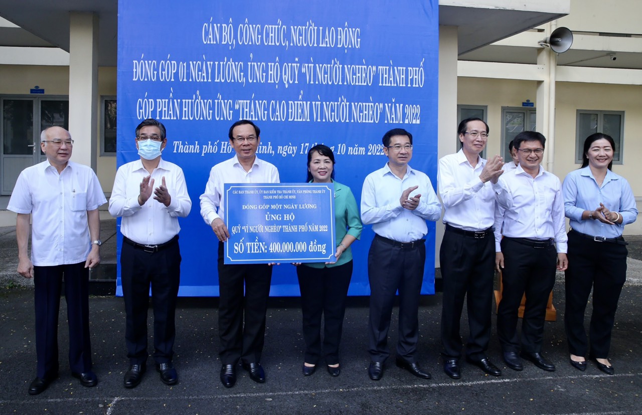 Hàng ngàn tỉ đồng hỗ trợ người nghèo - Ảnh 1.