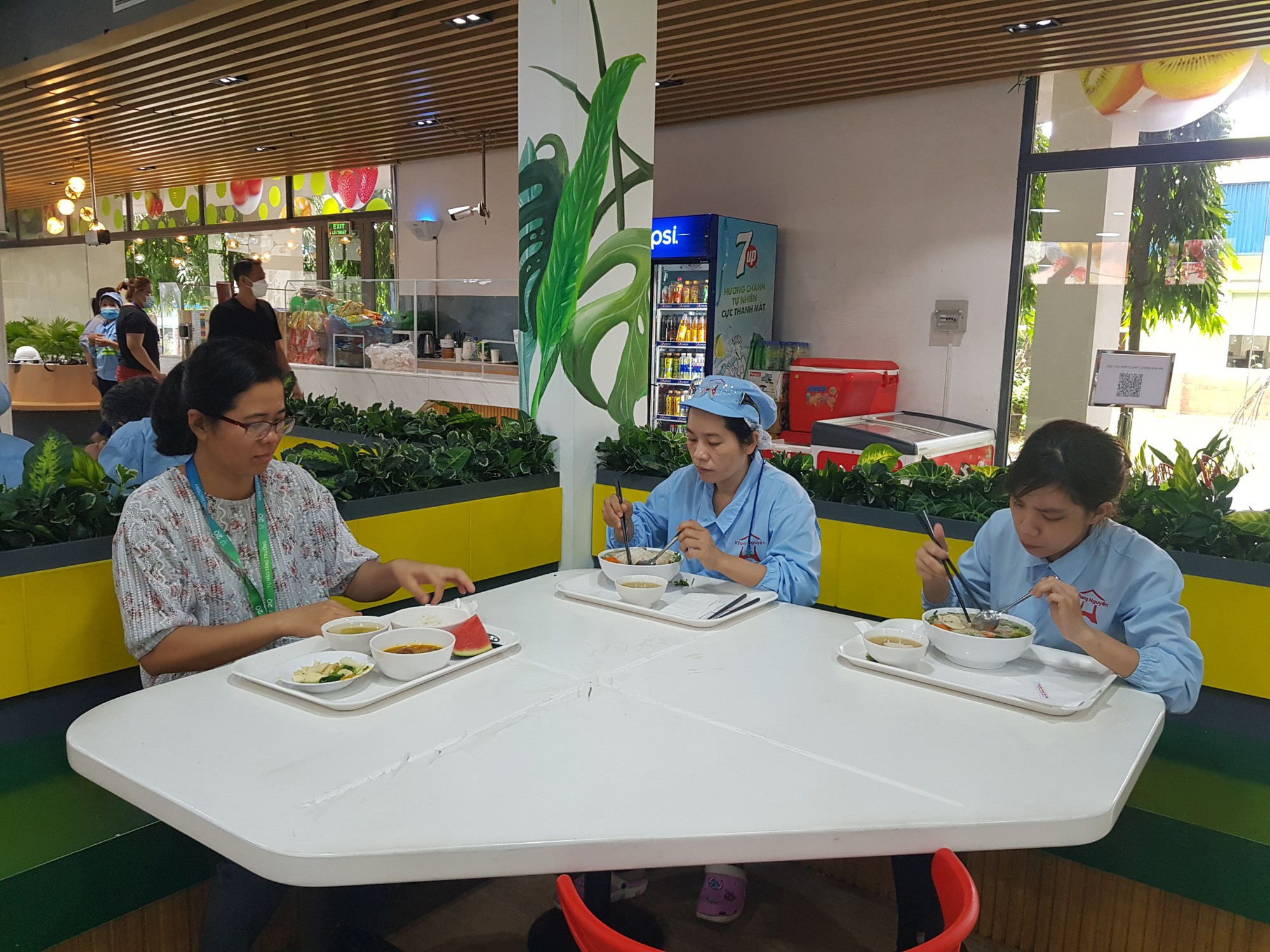 Nắm bắt nhu cầu, nguyện vọng người lao động về bữa ăn giữa ca
