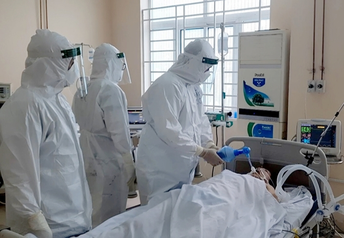Dịch COVID-19 hôm nay: Số mắc và ca nặng tăng mạnh, thêm 2 trường hợp tử vong