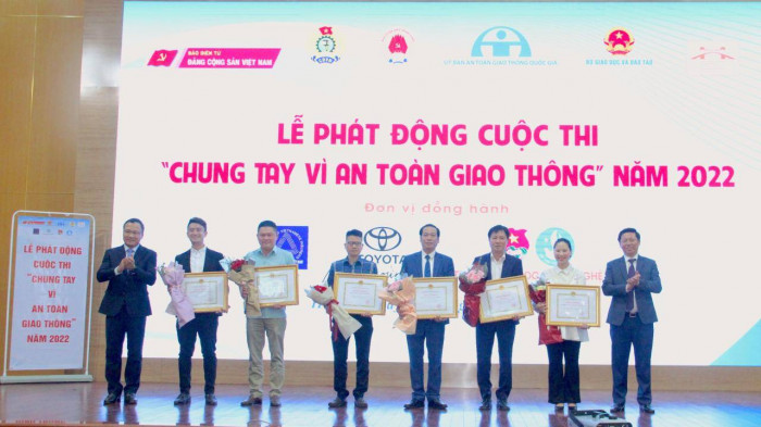 Ph&aacute;t động cuộc thi &ldquo;Chung tay v&igrave; an to&agrave;n giao th&ocirc;ng&rdquo; năm 2022 - Ảnh 2.