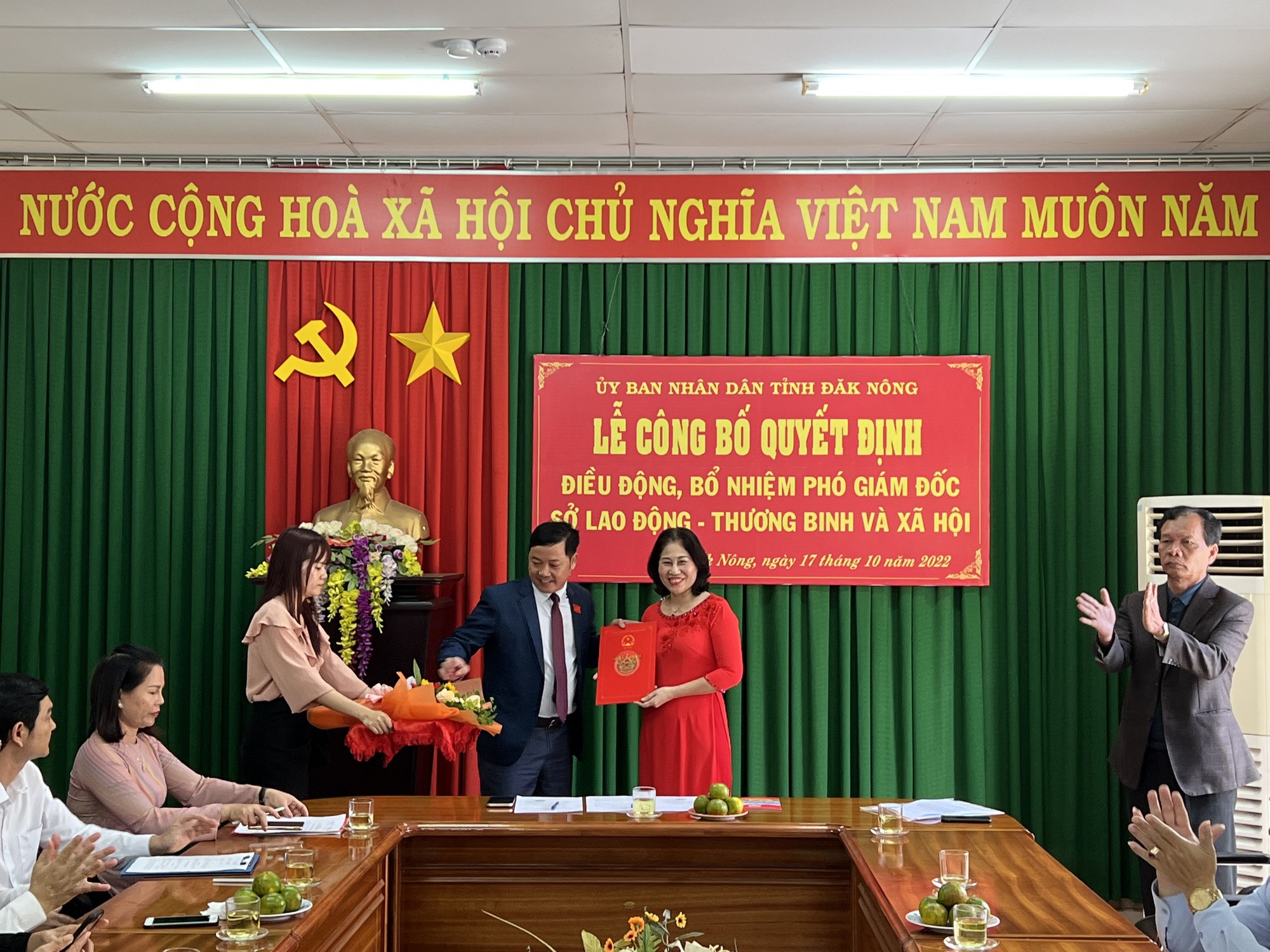 Ph&oacute; gi&aacute;m đốc Sở xin th&ocirc;i việc ngay lễ c&ocirc;ng bố quyết định bổ nhiệm - Ảnh 1.
