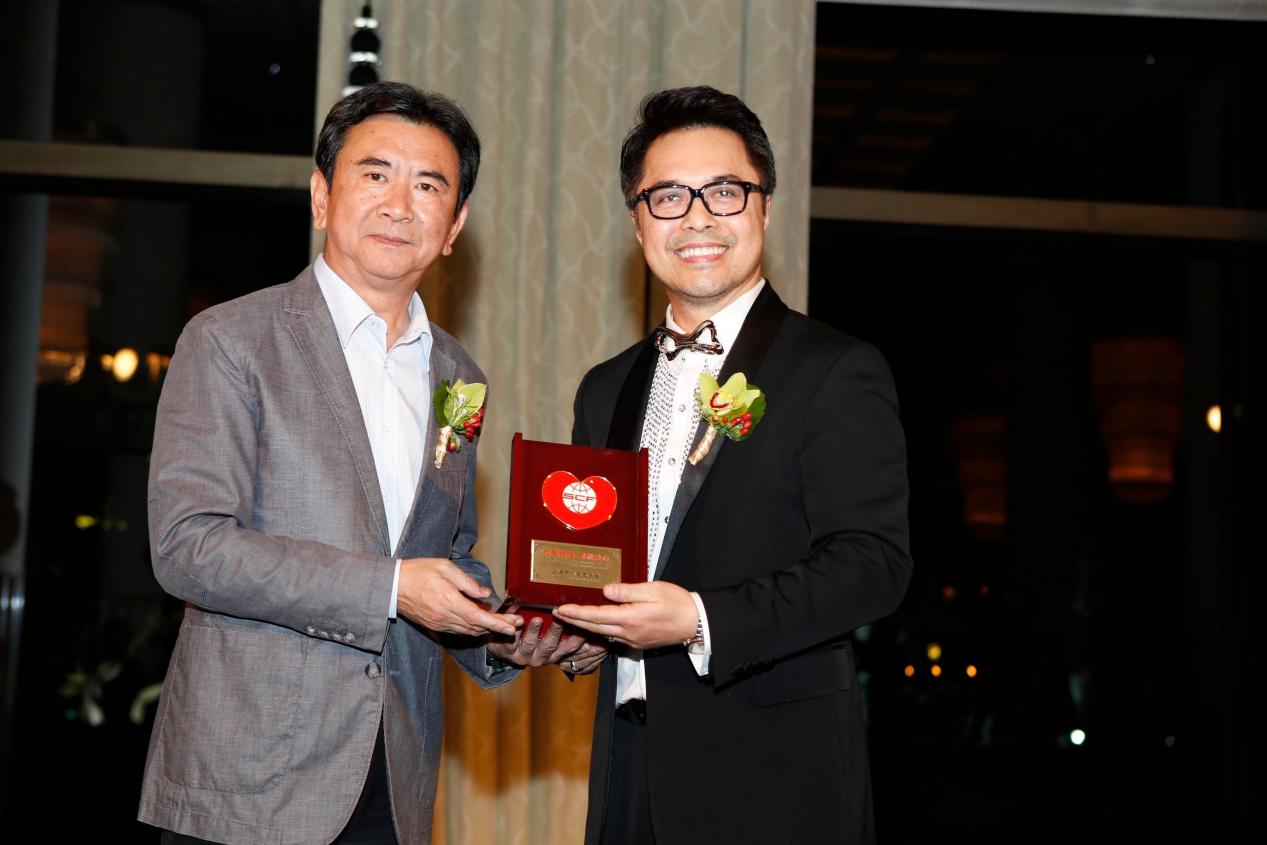 Hiệp sĩ - họa sĩ Daniel K. Winn truyền cảm hứng cho sinh viên Việt