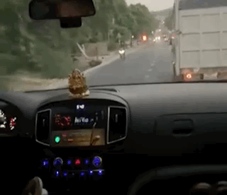 Xe cứu thương chở bệnh nh&acirc;n nguy kịch, xe tải cương quyết kh&ocirc;ng nhường đường - Ảnh 1.