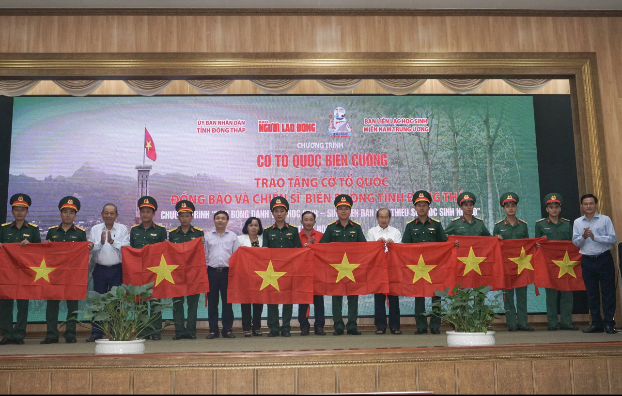 Niềm vui lan tỏa đất sen hồng