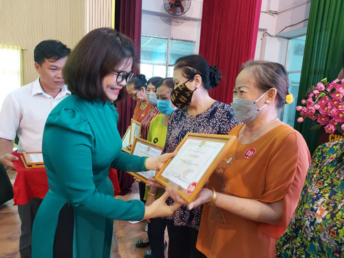 Chăm lo toàn diện cho lao động nữ