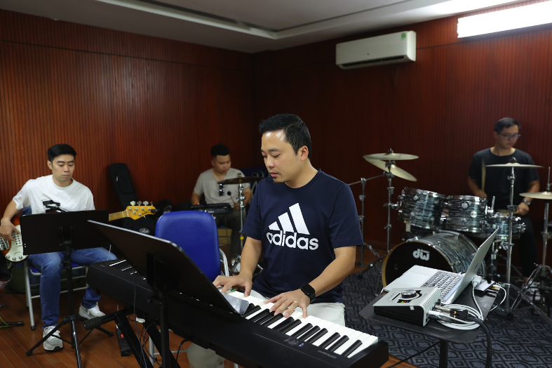 Ca sĩ Thu Phương đắm ch&igrave;m trong m&ugrave;a thu H&agrave; Nội - Ảnh 2.