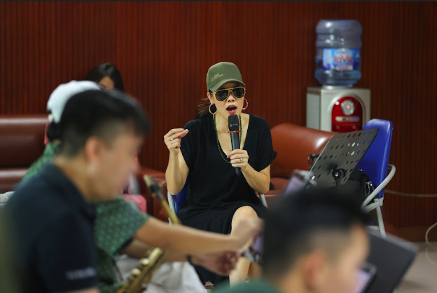 Ca sĩ Thu Phương đắm ch&igrave;m trong m&ugrave;a thu H&agrave; Nội - Ảnh 3.