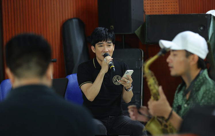 Ca sĩ Thu Phương đắm ch&igrave;m trong m&ugrave;a thu H&agrave; Nội - Ảnh 5.