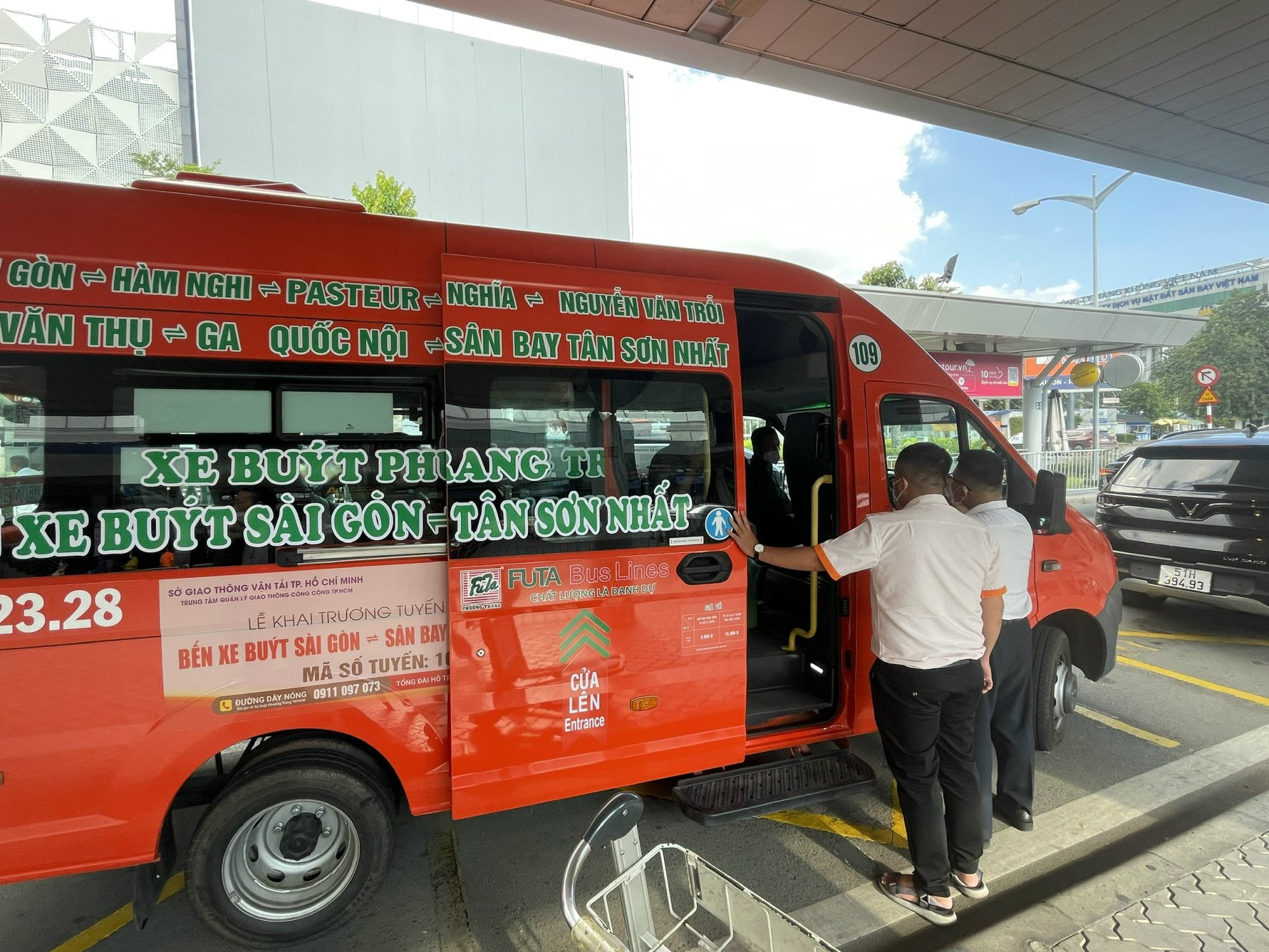 Đề xuất tổ chức 2 tuyến xe buýt vòng sân bay Tân Sơn Nhất