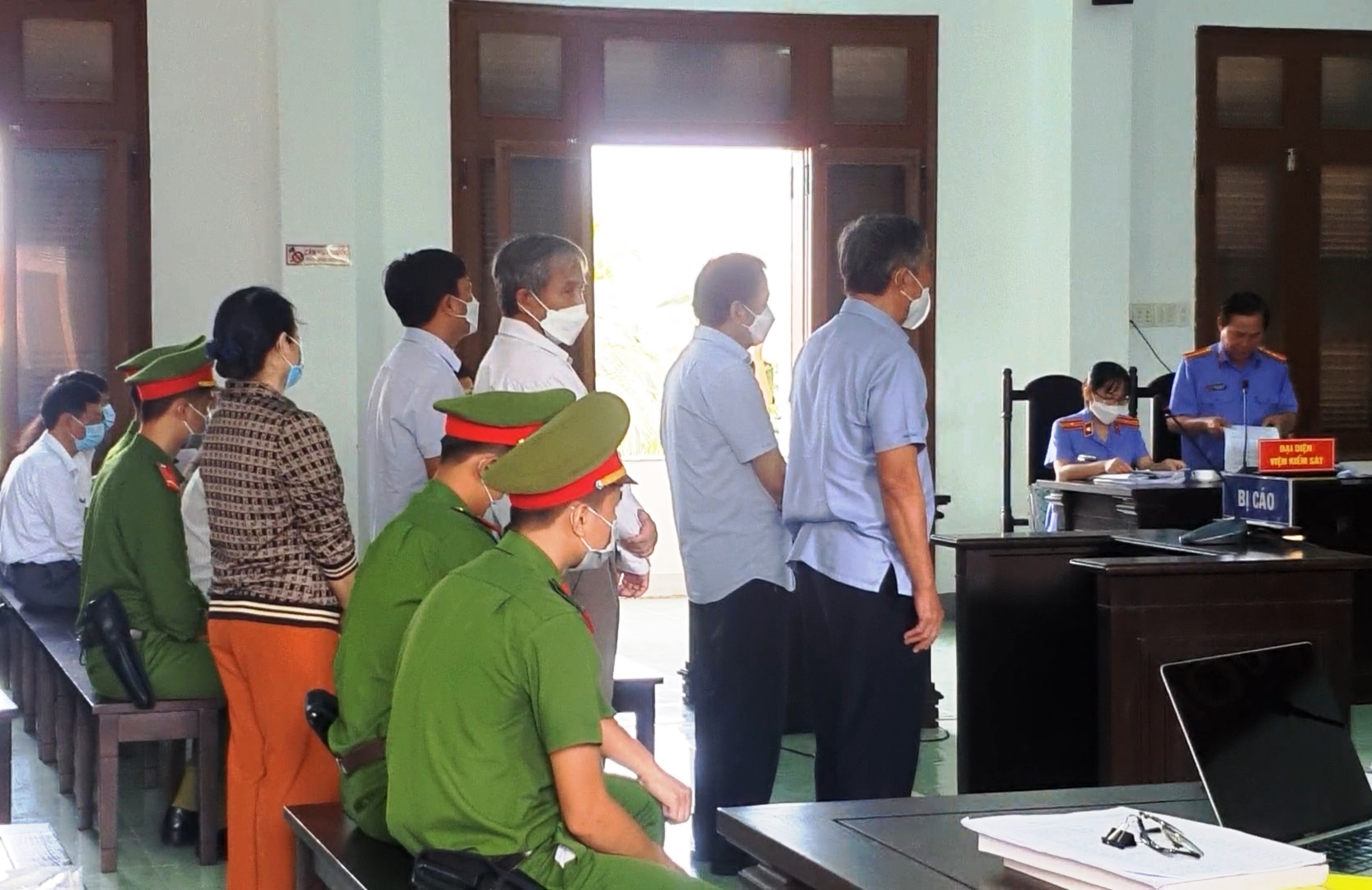 Xét xử vụ bán sỉ 262 lô đất: Cựu Phó Chủ tịch tỉnh Phú Yên bị đề nghị 7-8 năm tù