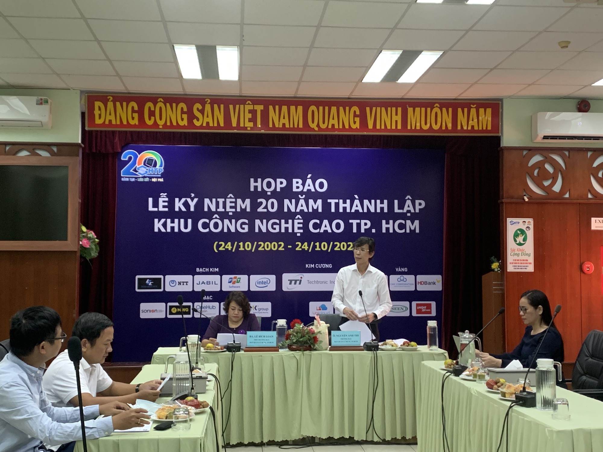 Khu công nghệ cao lo thủ tục hành chính làm giảm hiệu quả đầu tư - Ảnh 1.