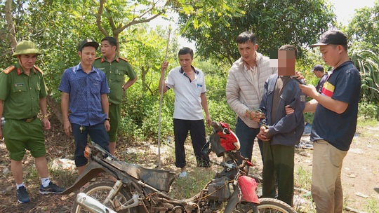 Lời khai của thiếu ni&ecirc;n giết ch&uacute; họ bằng 20 nh&aacute;t ch&eacute;m - Ảnh 1.