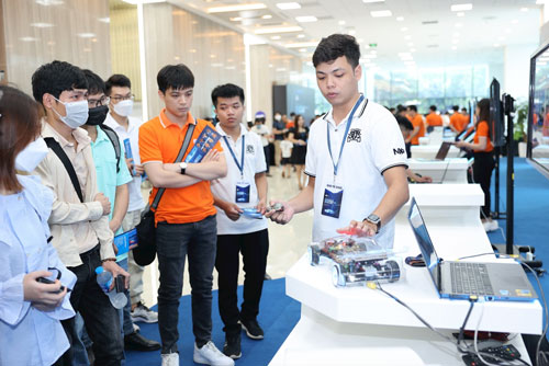 Kỹ sư AI: Lương rất cao vẫn kh&oacute; tuyển - Ảnh 1.