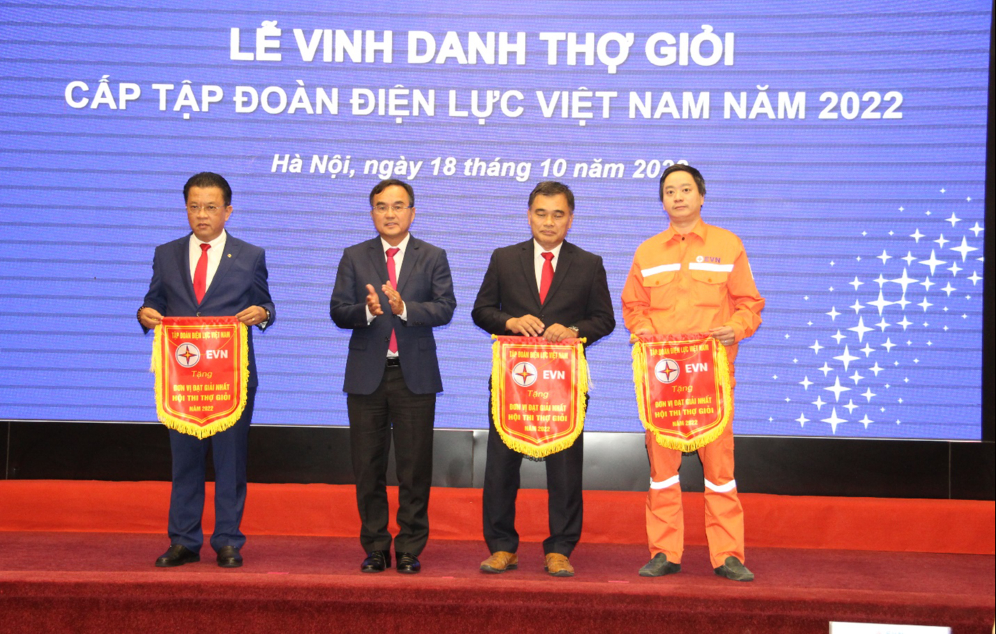 12 công nhân EVNCPC được vinh danh Thợ giỏi cấp EVN năm 2022