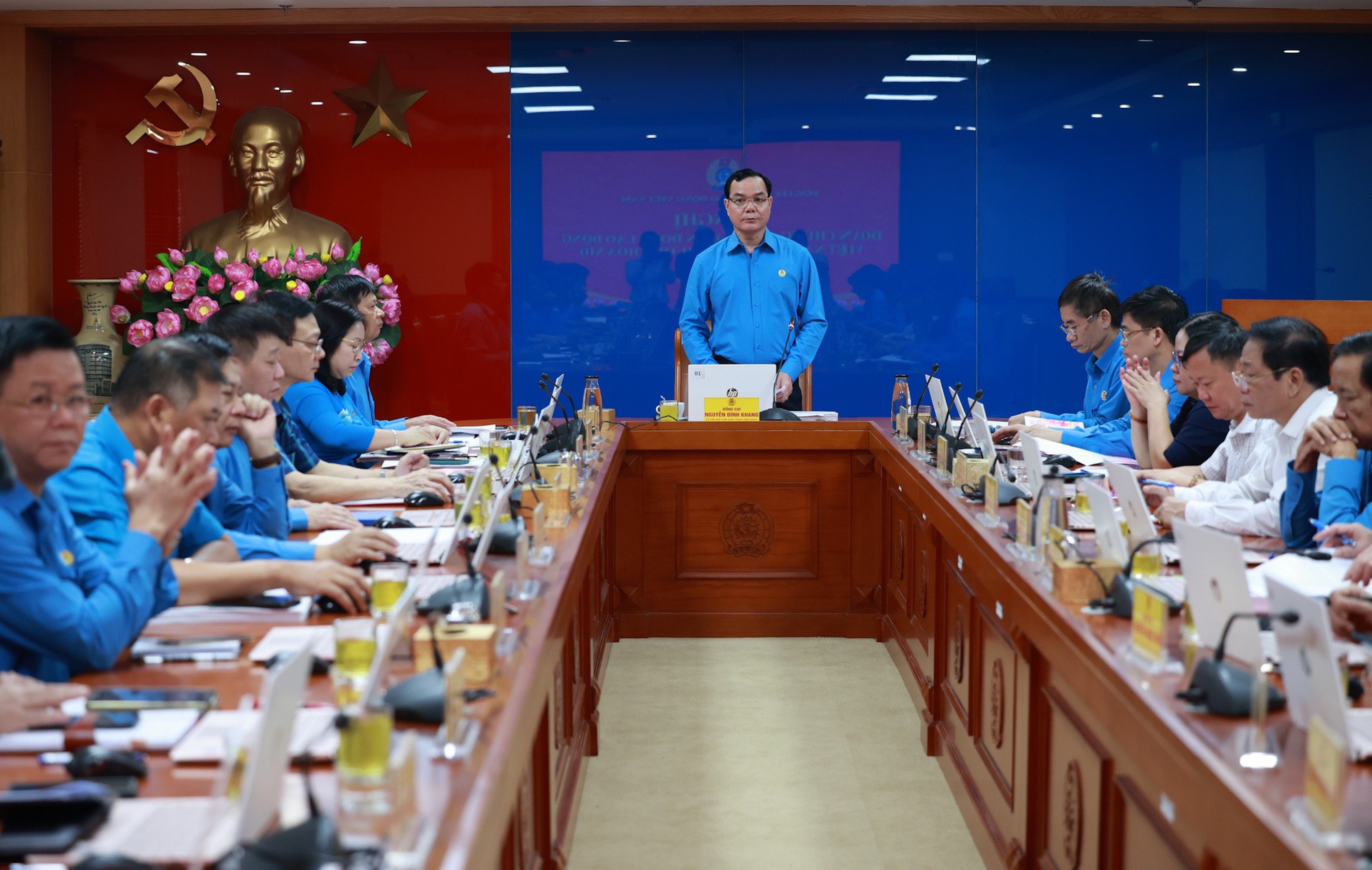Công đoàn tập trung chăm lo Tết Nguyên đán cho đoàn viên, người lao động