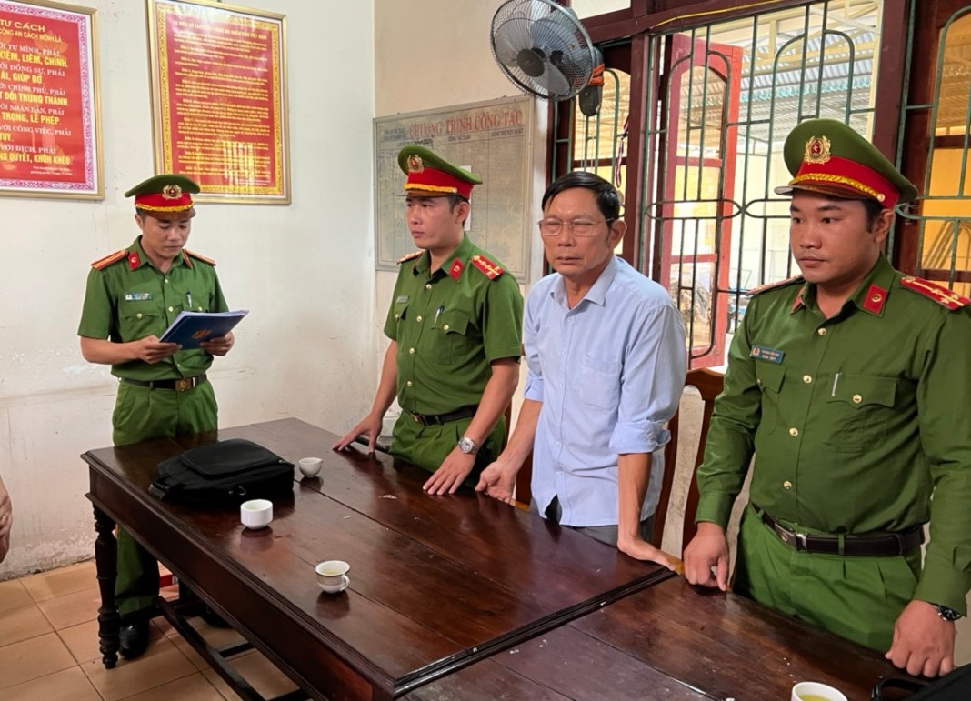 Người dân vui mừng viết "tâm thư" khi nguyên chủ tịch xã bị bắt vì tham ô tài sản
