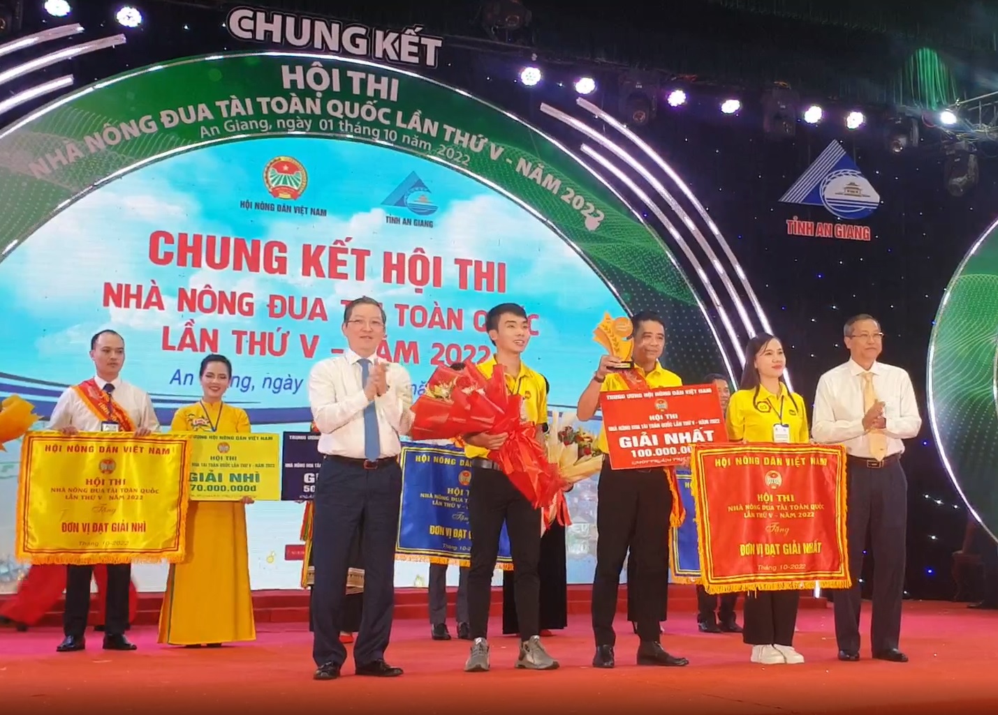 Một  triệu lượt c&aacute;n bộ, hội vi&ecirc;n n&ocirc;ng d&acirc;n trong cả nước đua t&agrave;i  - Ảnh 1.