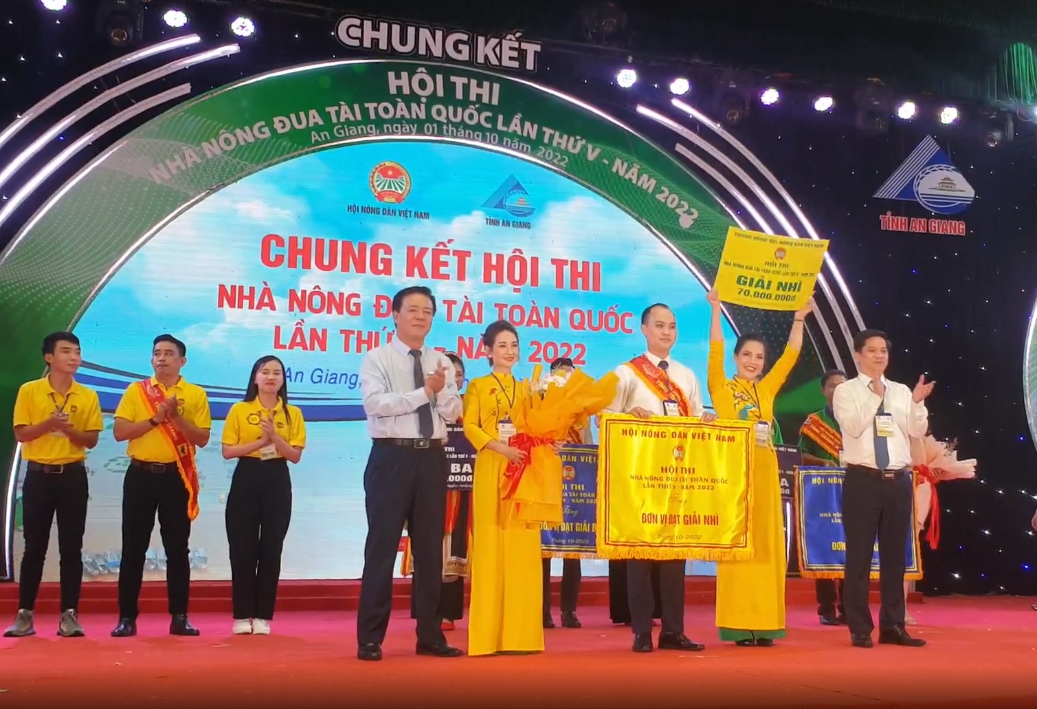 Một  triệu lượt c&aacute;n bộ, hội vi&ecirc;n n&ocirc;ng d&acirc;n trong cả nước đua t&agrave;i  - Ảnh 2.