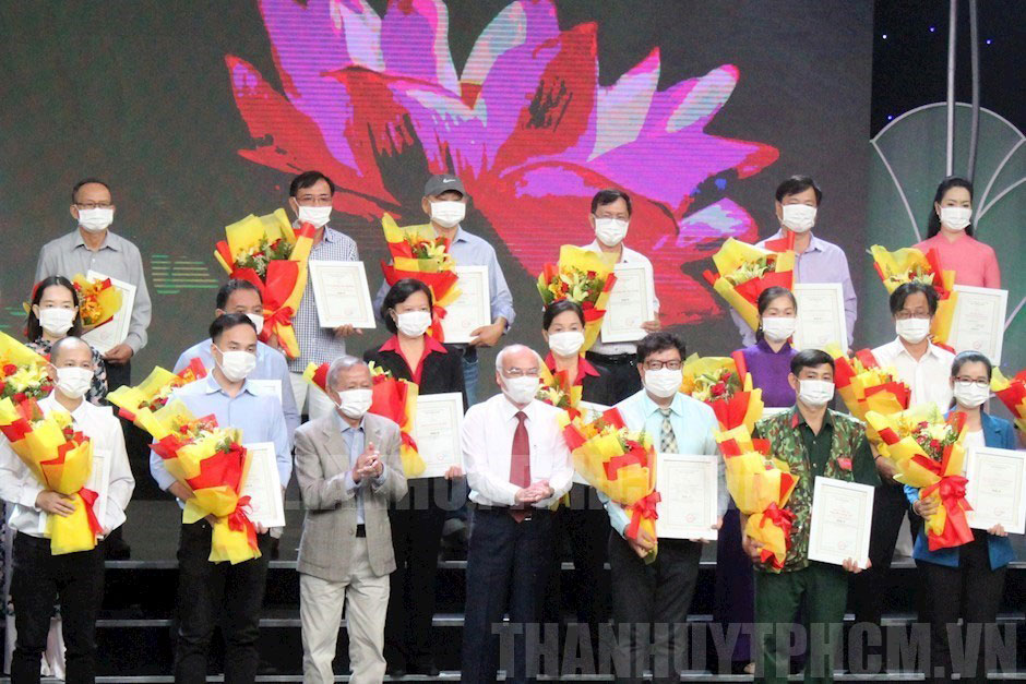 Đẩy mạnh giới thiệu các tác phẩm văn học - nghệ thuật về học tập và làm theo gương Bác