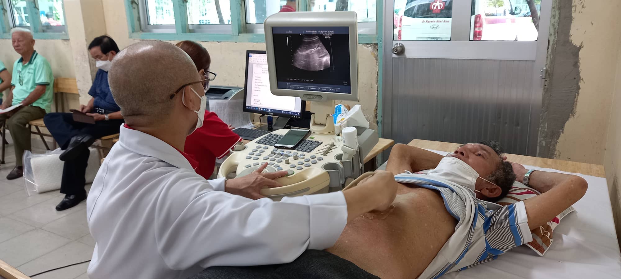 TP HCM: Gần 200 người cao tuổi được tầm so&aacute;t, kh&aacute;m hậu Covid-19 miễn ph&iacute; - Ảnh 2.