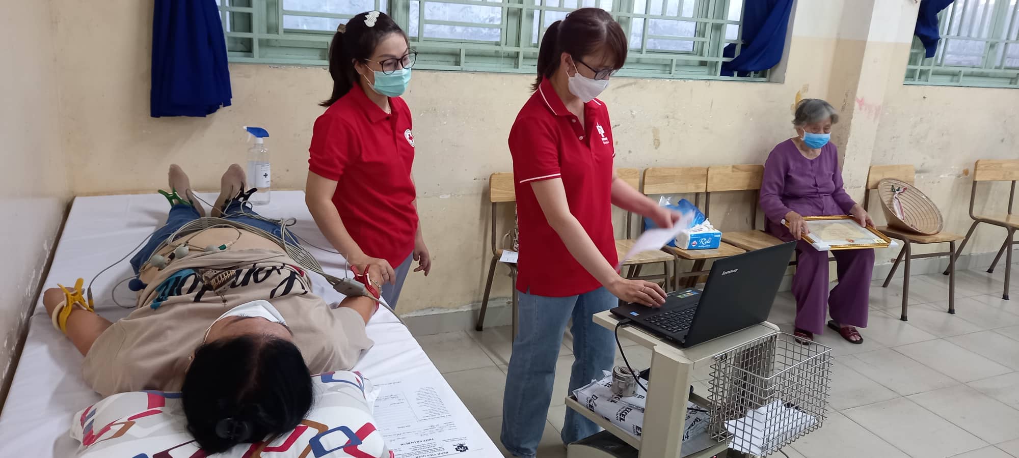 TP HCM: Gần 200 người cao tuổi được tầm so&aacute;t, kh&aacute;m hậu Covid-19 miễn ph&iacute; - Ảnh 1.