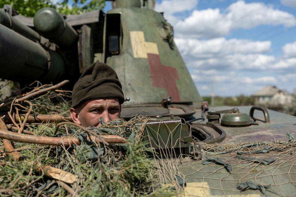 Qu&acirc;n đội Nga từ bỏ th&agrave;nh tr&igrave; chiến lược ở v&ugrave;ng Donbas của Ukraine - Ảnh 2.