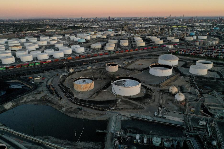 Dự báo “nóng”: Giá dầu “đỏ sàn”, chờ vực dậy sau cuộc họp của OPEC+ - Ảnh 2.