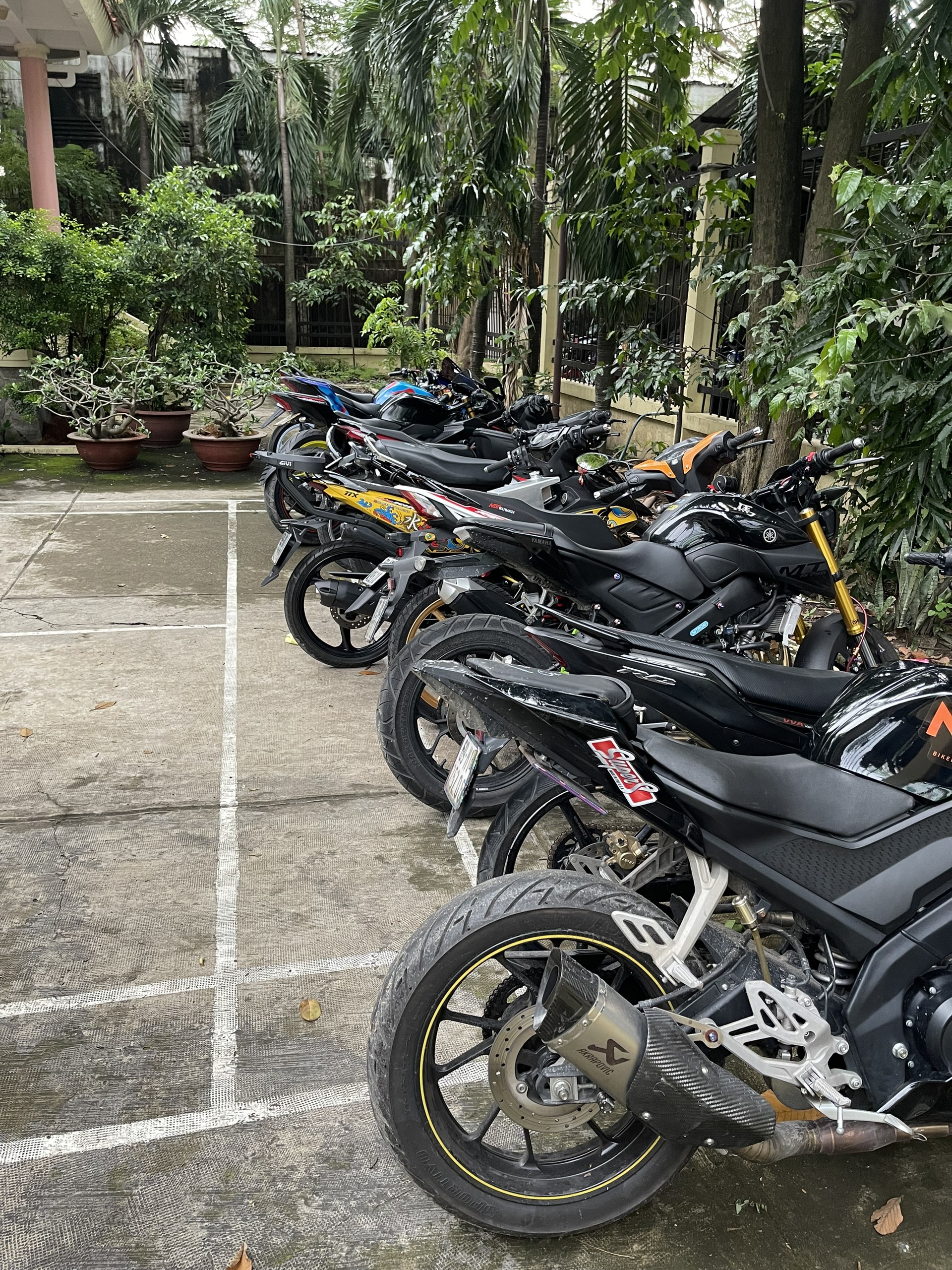 TP HCM: C&ocirc;ng an đưa nh&oacute;m Anh Em Team Đ.L về trụ sở - Ảnh 4.
