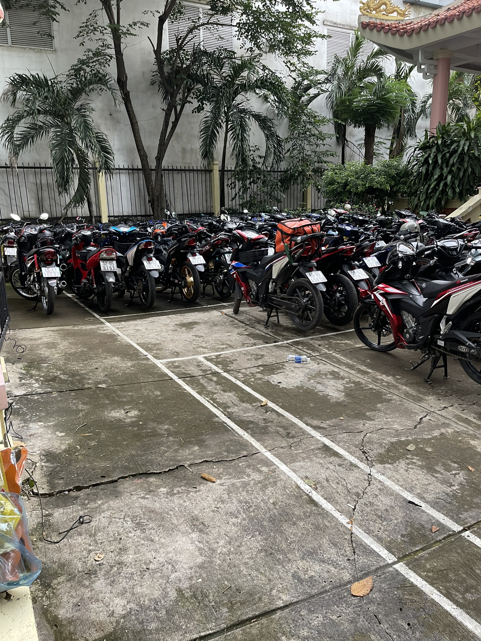 TP HCM: C&ocirc;ng an đưa nh&oacute;m Anh Em Team Đ.L về trụ sở - Ảnh 3.