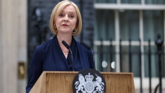 Vì sao bà Liz Truss chỉ làm thủ tướng Anh được 44 ngày? - Ảnh 1.