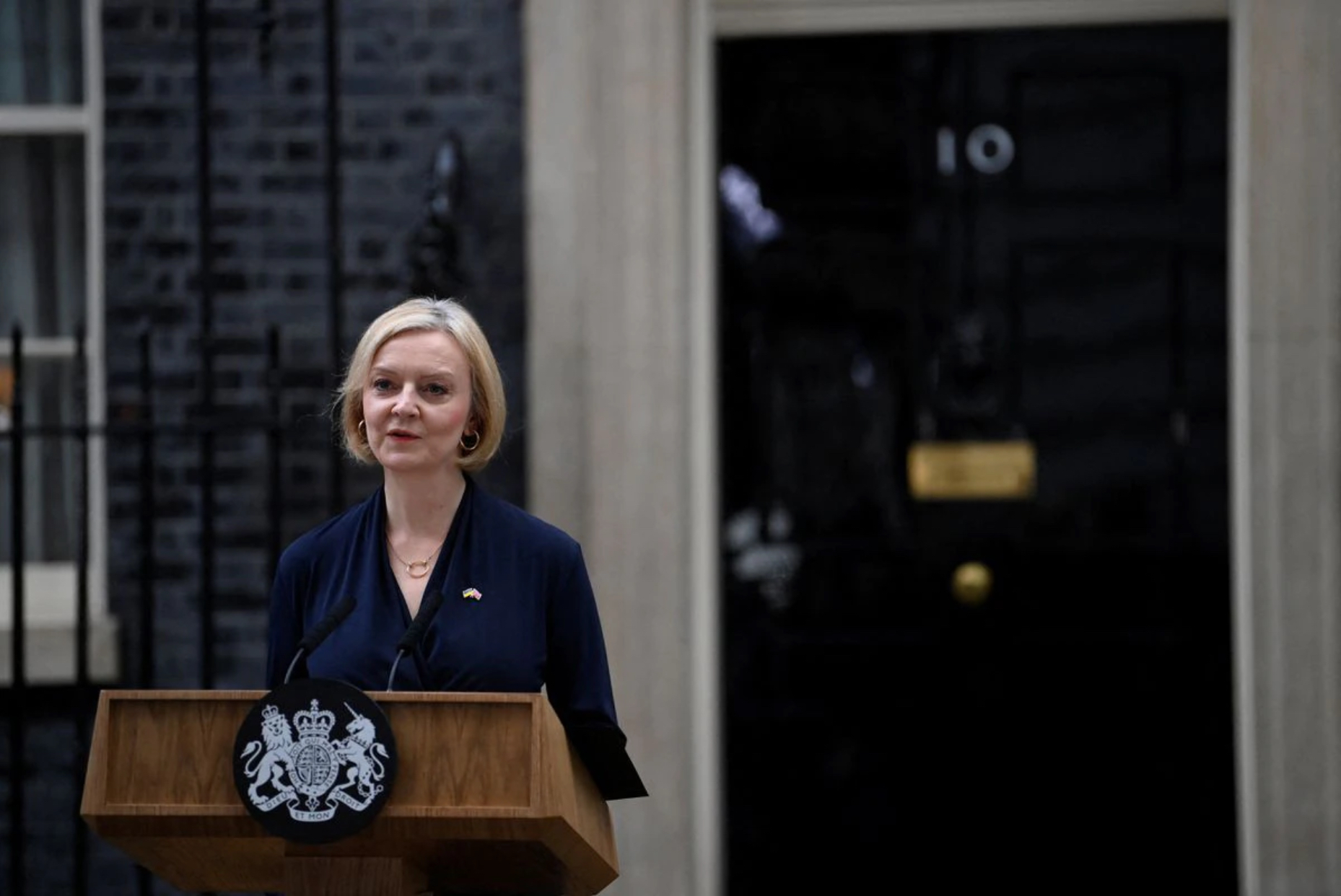 Vì sao bà Liz Truss chỉ làm thủ tướng Anh được 44 ngày?