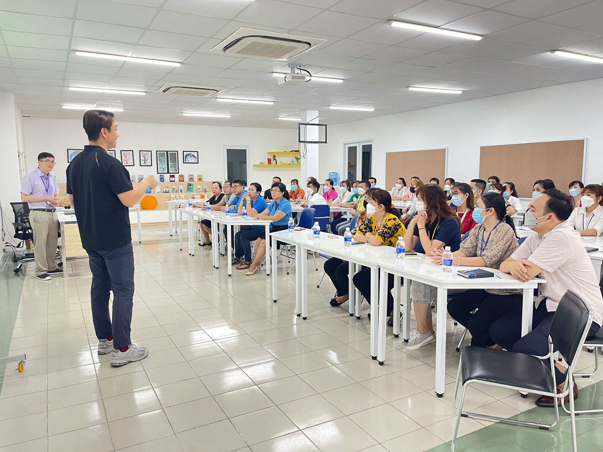 Giúp công nhân tự tin hội nhập