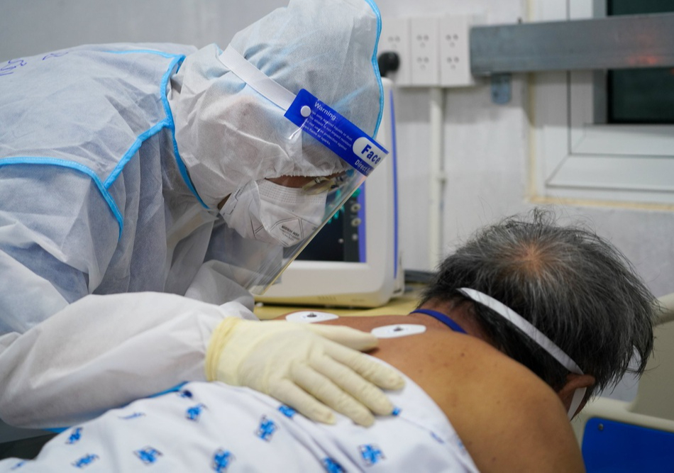 Dịch COVID-19 hôm nay: Số ca nhiễm bất ngờ giảm sâu