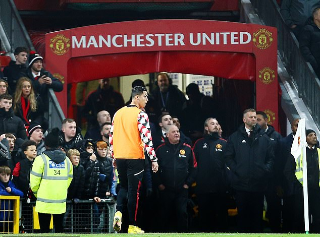Ronaldo "gây bão Old Trafford", có nguy cơ bị phạt nặng