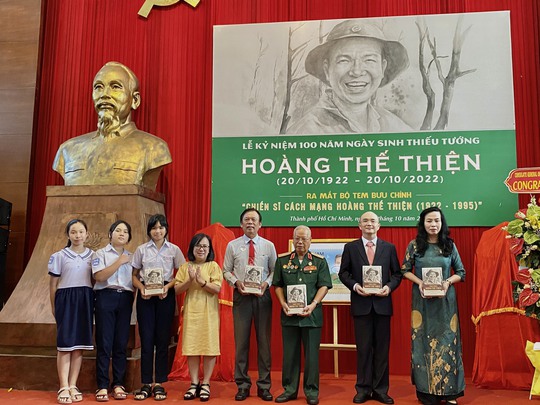 Phát hành bộ tem và ra mắt sách về Thiếu tướng Hoàng Thế Thiện - Ảnh 3.