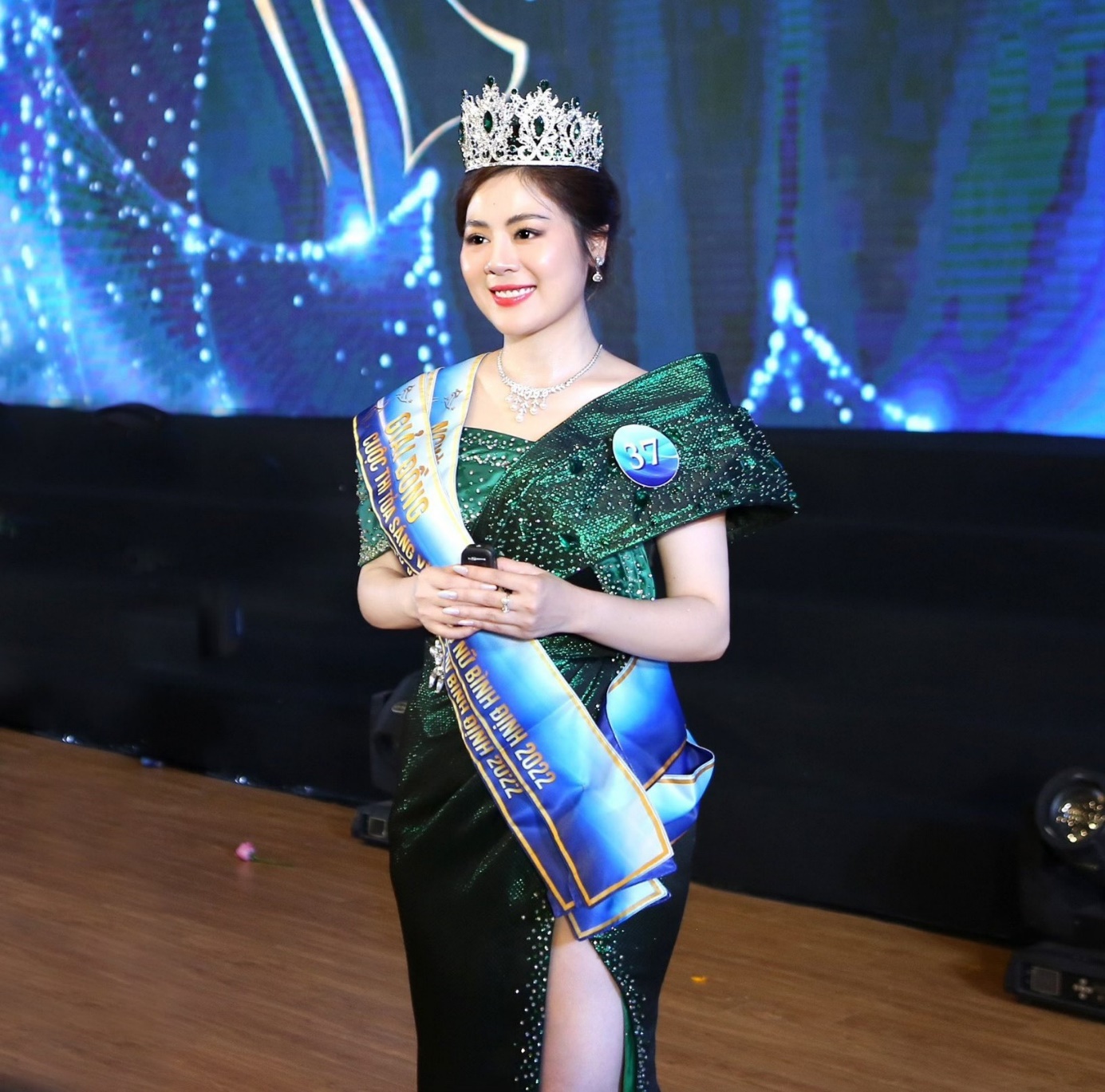 B&ugrave;ng nổ đ&ecirc;m chung kế cuộc thi &ldquo;Tỏa s&aacute;ng vẻ đẹp Phụ nữ B&igrave;nh Định 2022&rdquo; - Ảnh 5.