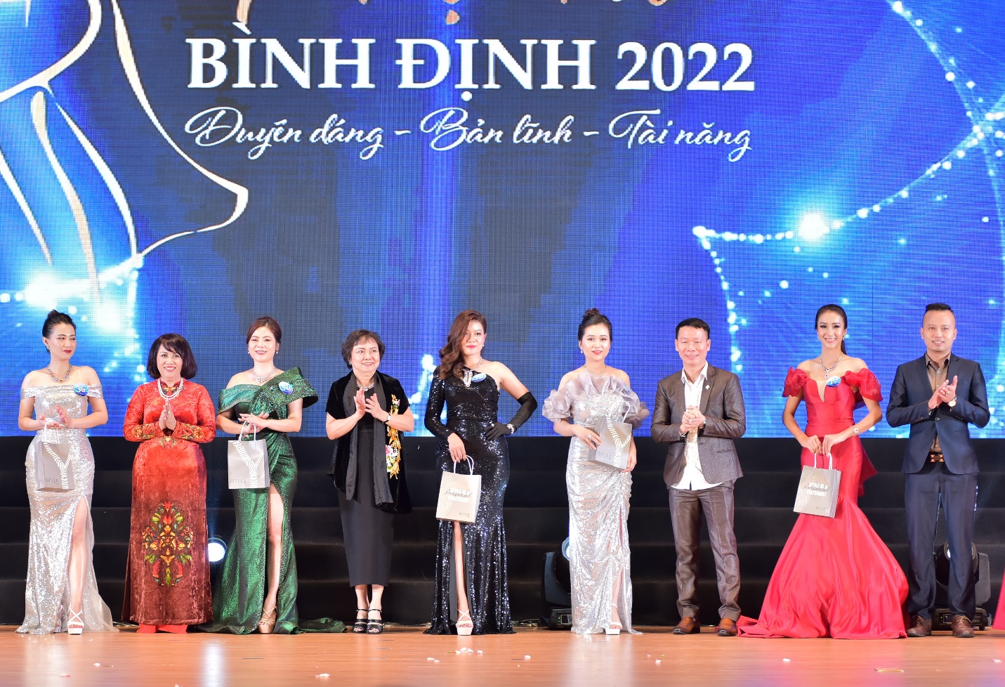 Bùng nổ đêm chung kế cuộc thi “Tỏa sáng vẻ đẹp Phụ nữ Bình Định 2022”
