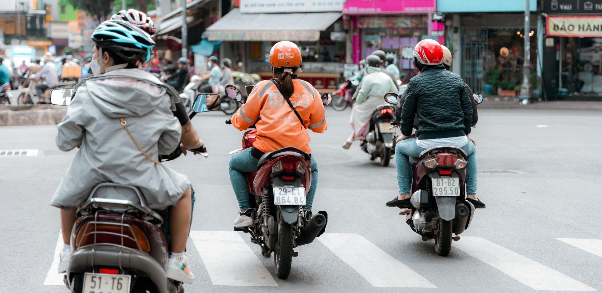 Theo ch&acirc;n nữ shipper &ldquo;chạy đơn&rdquo; trong ng&agrave;y đặc biệt 20-10 - Ảnh 6.