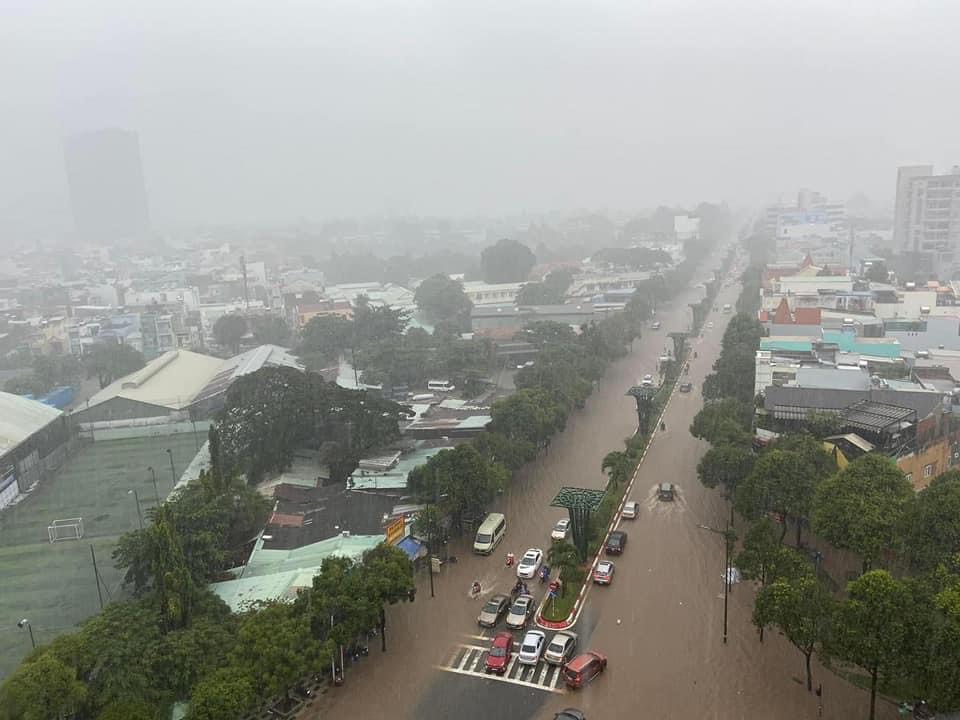 Người Vũng T&agrave;u bơi tr&ecirc;n đường sau trận mưa lớn - Ảnh 5.