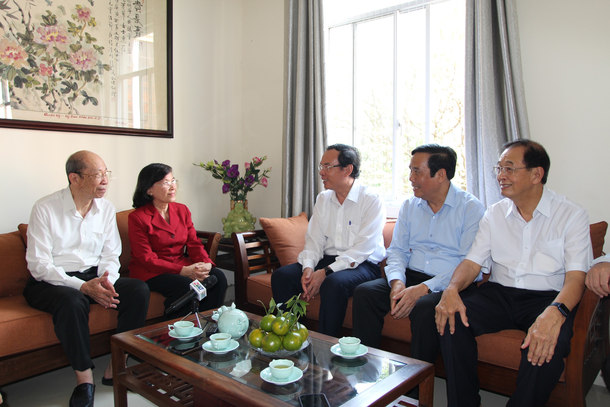 Bí thư Thành ủy TP HCM Nguyễn Văn Nên thăm người cao tuổi