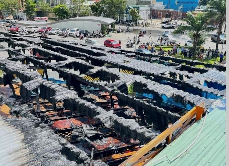 Ch&aacute;y qu&aacute;n bia, h&agrave;ng trăm người d&acirc;n ở chung cư cao tầng bỏ chạy - Ảnh 3.