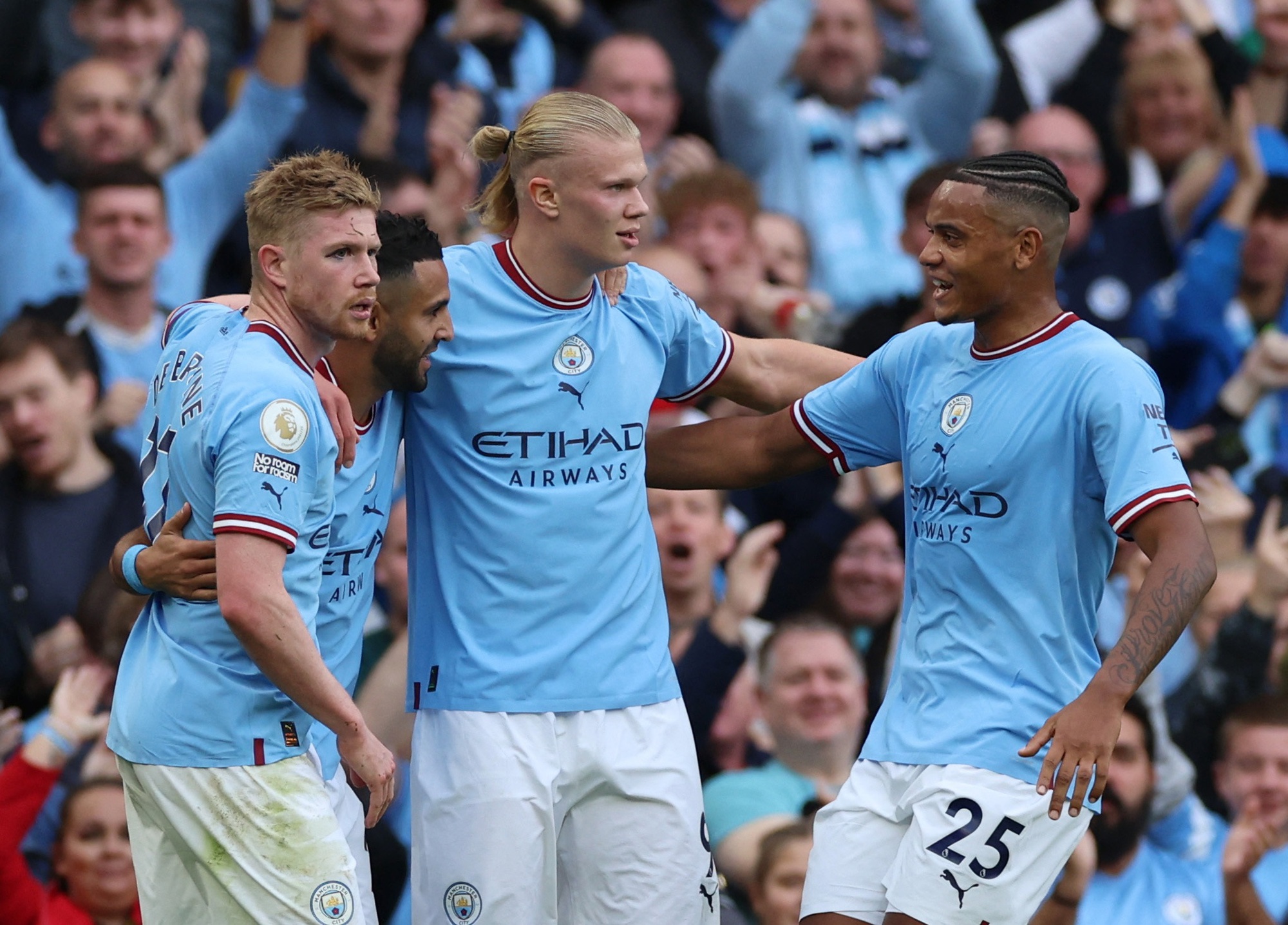 Haaland lập cú đúp, Man City thắng vùi dập Brighton